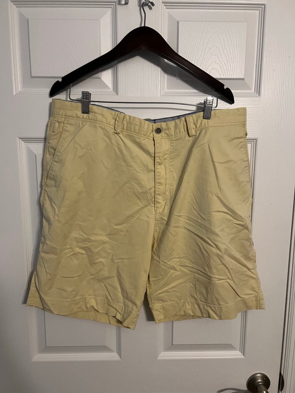 Tommy Bahama Cream Off-Yellow Shorts – Size 38